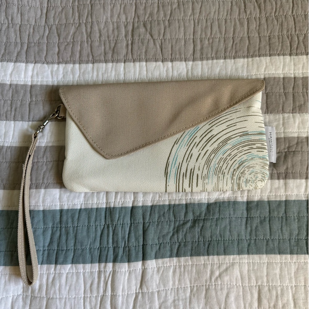 Hawaiian Airlines Business Class NoHo Home Jalene Kanani Wristlet Bag Clutch